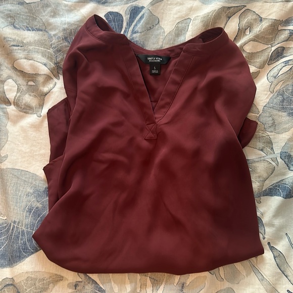 Simply Vera Vera wang flowey maroon top - Picture 1 of 5